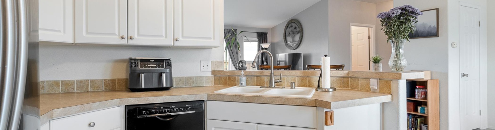 5th Place, Kennewick, Washington 99336, 3 Bedrooms Bedrooms, ,2 BathroomsBathrooms,Manufactured-owned Lot,For Sale,5th Place,280804