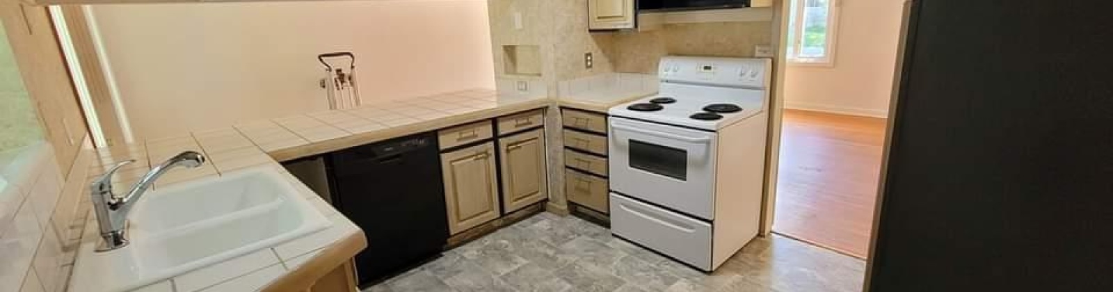 Kimball, Richland, Washington 99354, 7 Bedrooms Bedrooms, ,3 BathroomsBathrooms,Tri-plex,For Sale,Kimball,282075