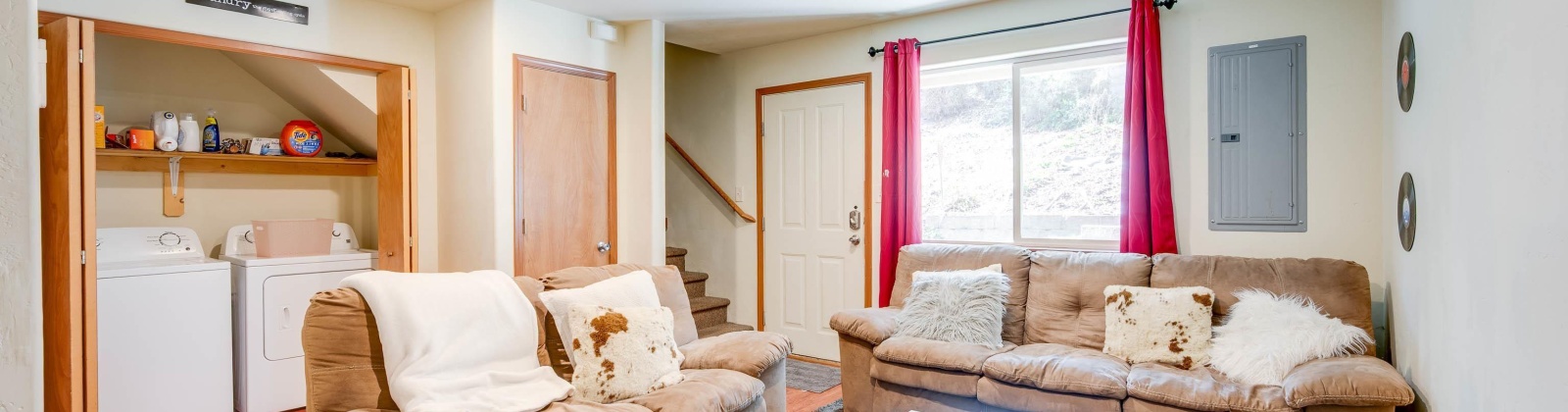 Illinois, Pullman, Washington 99163, 8 Bedrooms Bedrooms, ,6 BathroomsBathrooms,Duplex,For Sale,Illinois,282382