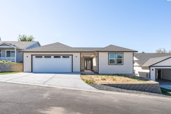 Bordeaux St, Prosser, Washington 99350, 3 Bedrooms Bedrooms, ,3 BathroomsBathrooms,Site Built-owned Lot,For Sale,Bordeaux St,281678