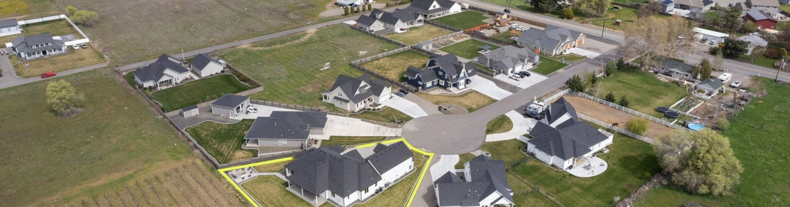 Lamb Ct, Pasco, Washington 99301, 4 Bedrooms Bedrooms, ,5 BathroomsBathrooms,Site Built-owned Lot,For Sale,Lamb Ct,281707