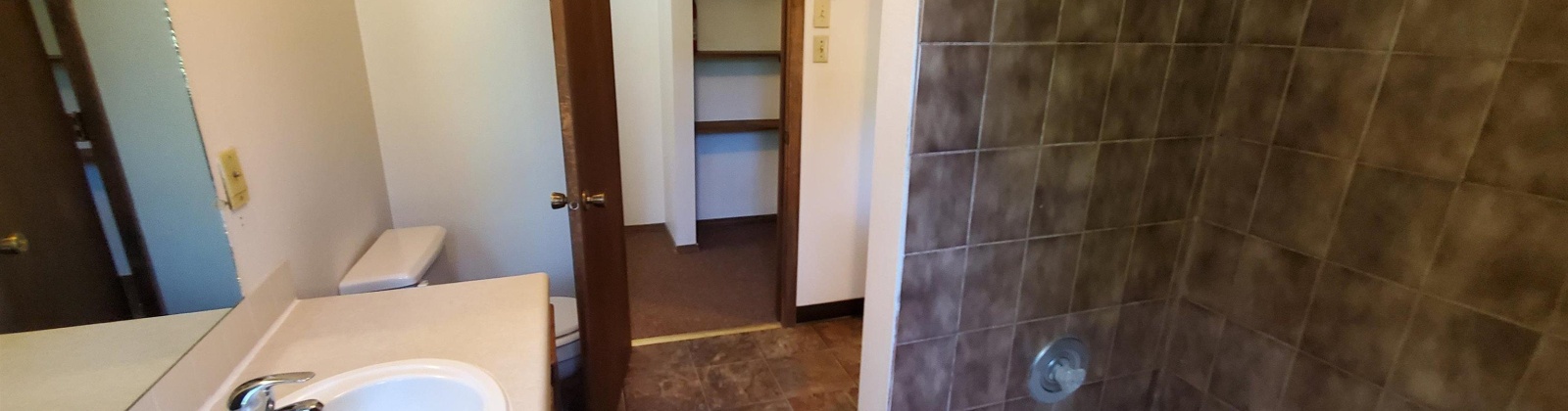 Monroe Street, Pullman, Washington 99163, 5 Bedrooms Bedrooms, ,4 BathroomsBathrooms,Duplex,For Sale,Monroe Street,283847