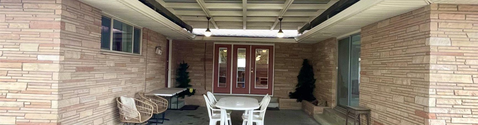 Ave B, Grandview, Washington 98930, 5 Bedrooms Bedrooms, ,2 BathroomsBathrooms,Site Built-owned Lot,For Sale,Ave B,281921