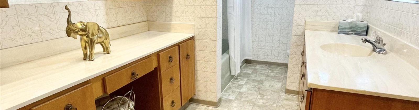 Ave B, Grandview, Washington 98930, 5 Bedrooms Bedrooms, ,2 BathroomsBathrooms,Site Built-owned Lot,For Sale,Ave B,281921