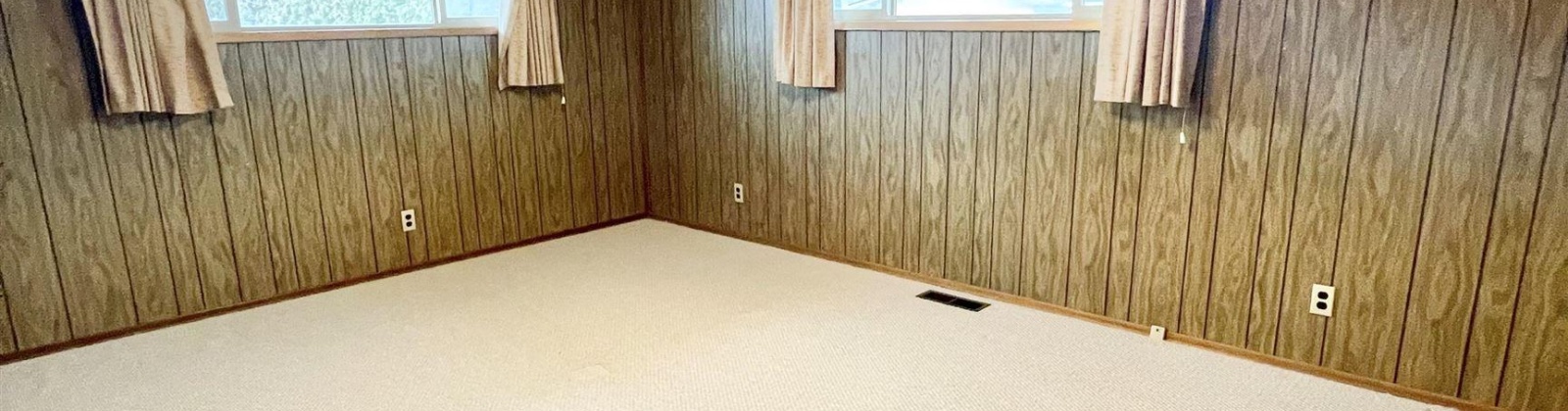 Ave B, Grandview, Washington 98930, 5 Bedrooms Bedrooms, ,2 BathroomsBathrooms,Site Built-owned Lot,For Sale,Ave B,281921