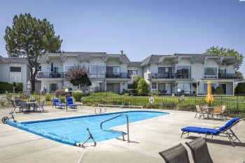 Canal Drive 4-A, Kennewick, Washington 99336, 2 Bedrooms Bedrooms, ,2 BathroomsBathrooms,Condos/townhomes,For Sale,Canal Drive 4-A,281996