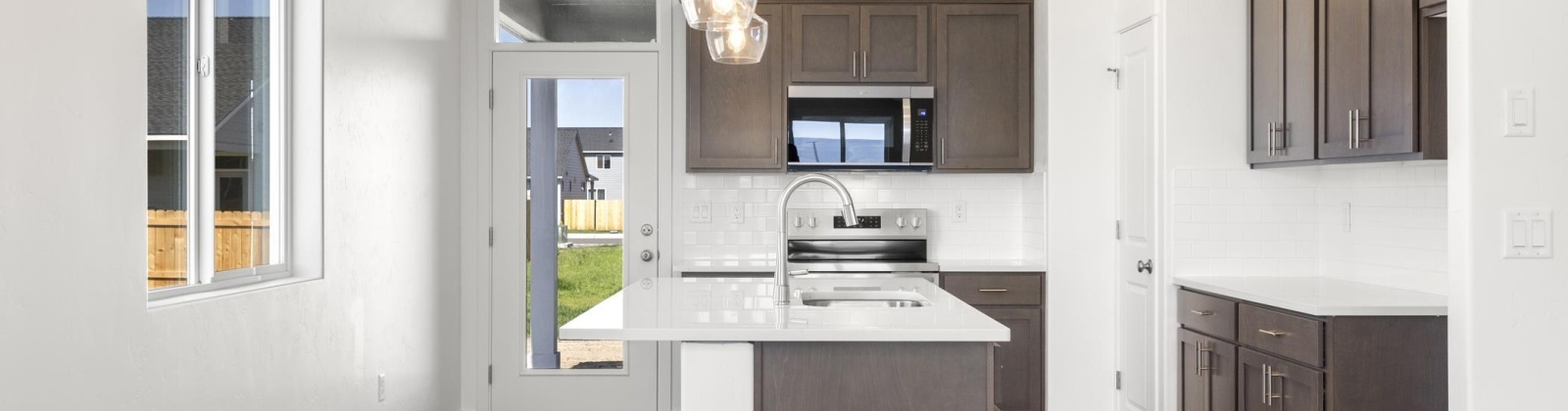 Amberly Ave, Grandview, Washington 98930, 3 Bedrooms Bedrooms, ,2 BathroomsBathrooms,Site Built-owned Lot,For Sale,Amberly Ave,282143
