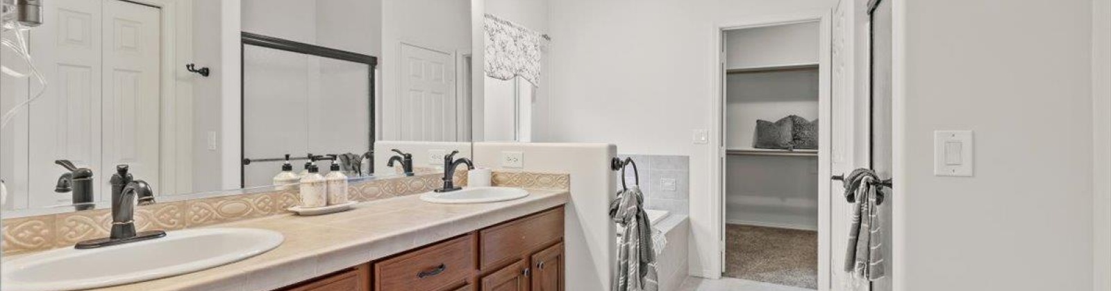 Jonagold, Richland, Washington 99352, 4 Bedrooms Bedrooms, ,3 BathroomsBathrooms,Site Built-owned Lot,For Sale,Jonagold,282333