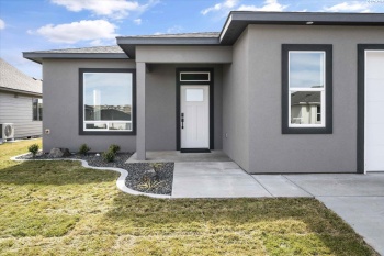 35th, Kennewick, Washington 99338, 3 Bedrooms Bedrooms, ,4 BathroomsBathrooms,Site Built-owned Lot,For Sale,35th,282364