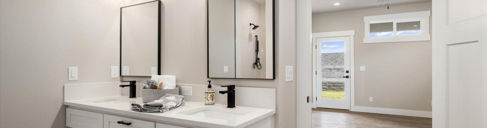 35th, Kennewick, Washington 99338, 3 Bedrooms Bedrooms, ,4 BathroomsBathrooms,Site Built-owned Lot,For Sale,35th,282364