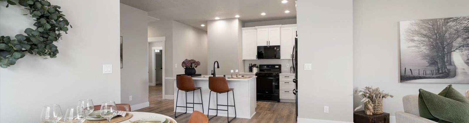 35th, Kennewick, Washington 99338, 3 Bedrooms Bedrooms, ,4 BathroomsBathrooms,Site Built-owned Lot,For Sale,35th,282364