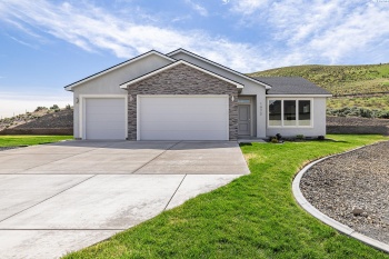 Makah Court, Richland, Washington 99352, 3 Bedrooms Bedrooms, ,2 BathroomsBathrooms,Site Built-owned Lot,For Sale,Makah Court,281103