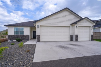 Cowlitz Blvd., Richland, Washington 99352, 3 Bedrooms Bedrooms, ,2 BathroomsBathrooms,Site Built-owned Lot,For Sale,Cowlitz Blvd.,281435