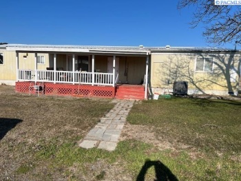 Apricot rd, Prosser, Washington 99350, 4 Bedrooms Bedrooms, ,2 BathroomsBathrooms,Manufactured-owned Lot,For Sale,Apricot rd,281535