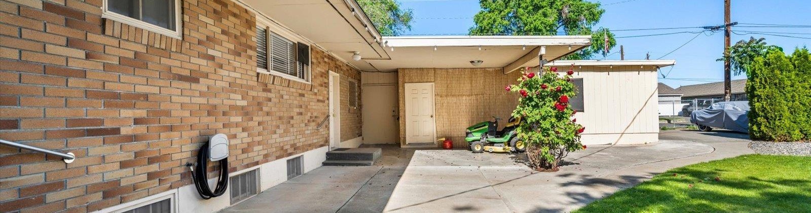 4th Ave, Kennewick, Washington 99336, 6 Bedrooms Bedrooms, ,2 BathroomsBathrooms,Site Built-owned Lot,For Sale,4th Ave,281565