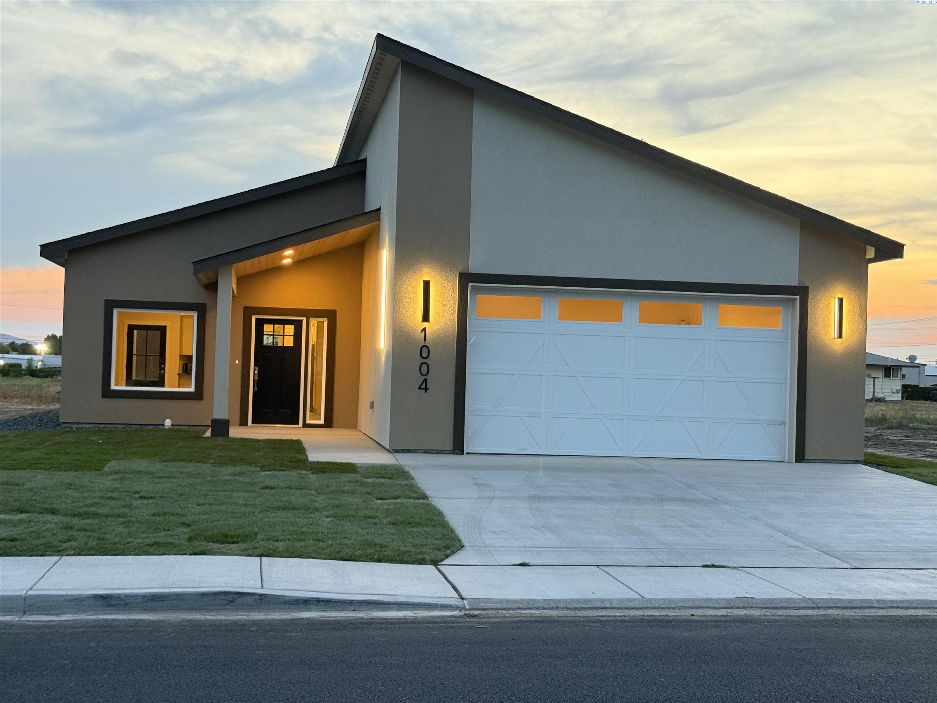 26th Ave, Pasco, Washington 99301, 3 Bedrooms Bedrooms, 0 ,2 BathroomsBathrooms,Houses,For Sale,26th Ave,0,282870