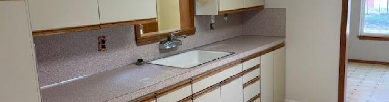 5th St., Grandview, Washington 98930, 3 Bedrooms Bedrooms, ,2 BathroomsBathrooms,Site Built-owned Lot,For Sale,5th St.,283758