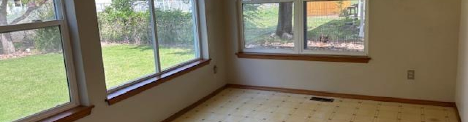 5th St., Grandview, Washington 98930, 3 Bedrooms Bedrooms, ,2 BathroomsBathrooms,Site Built-owned Lot,For Sale,5th St.,283758