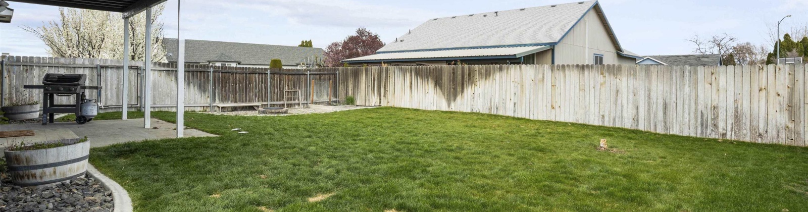 Young Place, Kennewick, Washington 99336, 3 Bedrooms Bedrooms, ,3 BathroomsBathrooms,Site Built-owned Lot,For Sale,Young Place,282872