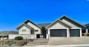 Falcon Ln, Richland, Washington 99352, 3 Bedrooms Bedrooms, ,4 BathroomsBathrooms,Site Built-owned Lot,For Sale,Falcon Ln,282905