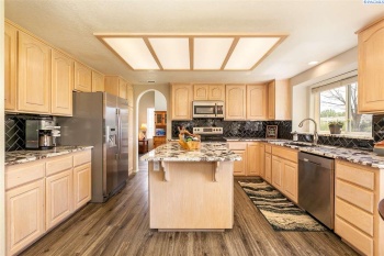 Skagit Ave, Kennewick, Washington 99336, 4 Bedrooms Bedrooms, ,3 BathroomsBathrooms,Site Built-owned Lot,For Rent,Skagit Ave,282907