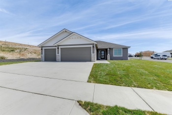 Osborne St, Kennewick, Washington 99338, 3 Bedrooms Bedrooms, ,2 BathroomsBathrooms,Site Built-owned Lot,For Sale,Osborne St,283275