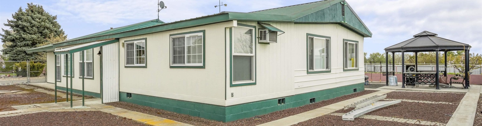 Hudson Rd, Granger, Washington 98932, 4 Bedrooms Bedrooms, ,2 BathroomsBathrooms,Manufactured-owned Lot,For Sale,Hudson Rd,283270