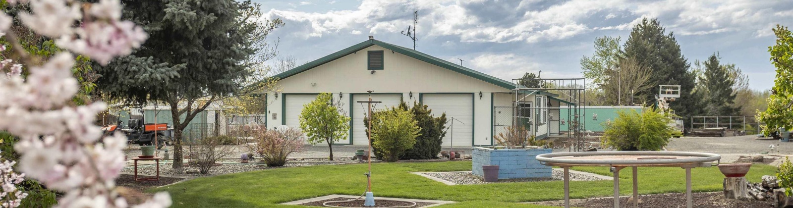 Hudson Rd, Granger, Washington 98932, 4 Bedrooms Bedrooms, ,2 BathroomsBathrooms,Manufactured-owned Lot,For Sale,Hudson Rd,283270