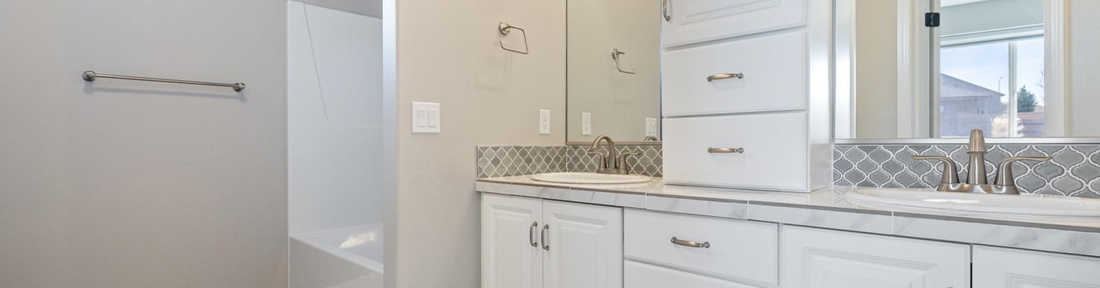 Collins Rd, West Richland, Washington 99353, 4 Bedrooms Bedrooms, ,4 BathroomsBathrooms,For Sale,Collins Rd,283419
