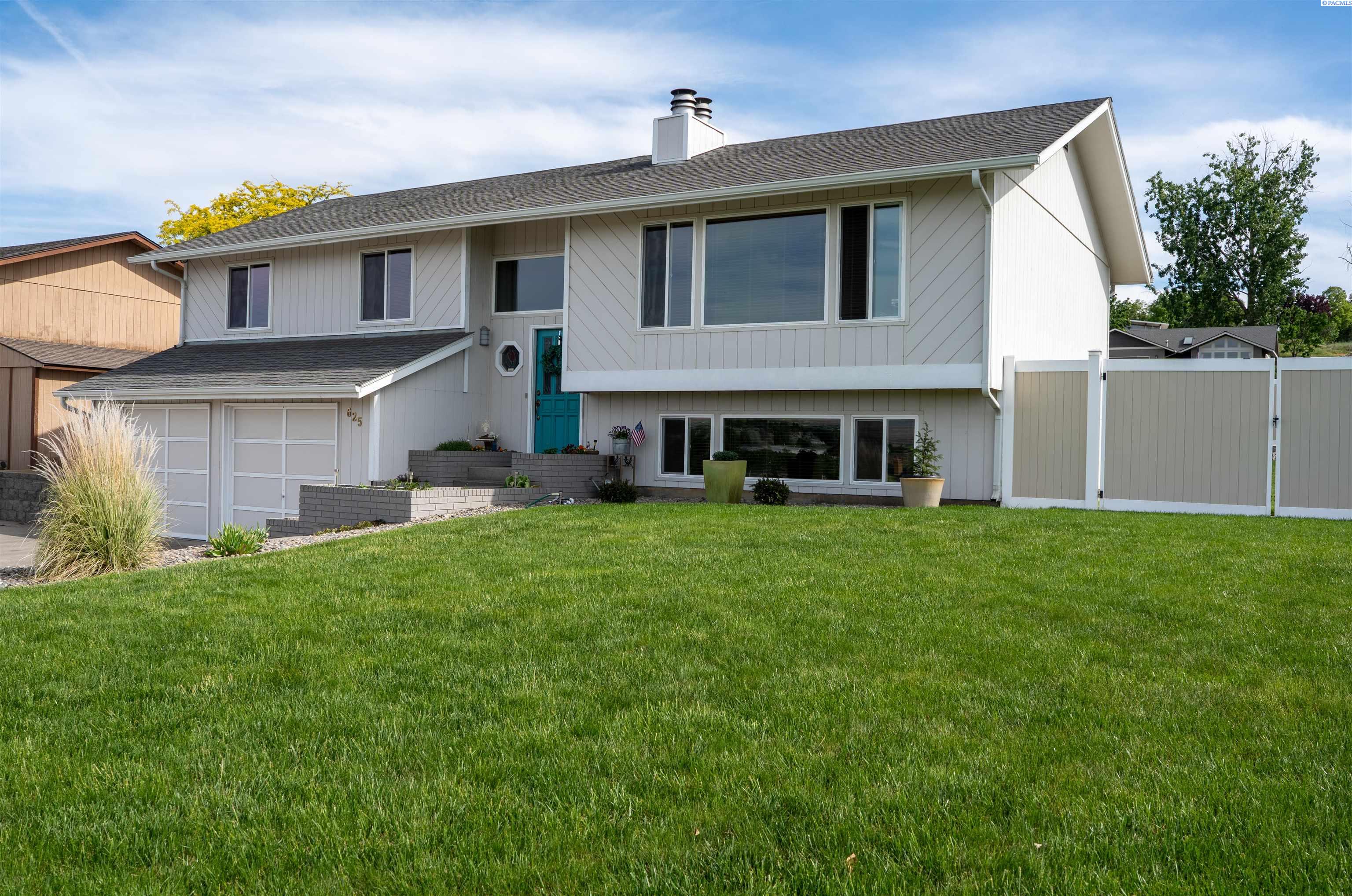 Crescent, Sunnyside, Washington 98944, 4 Bedrooms Bedrooms, 0 ,2 BathroomsBathrooms,Houses,For Sale,Crescent,0,282735