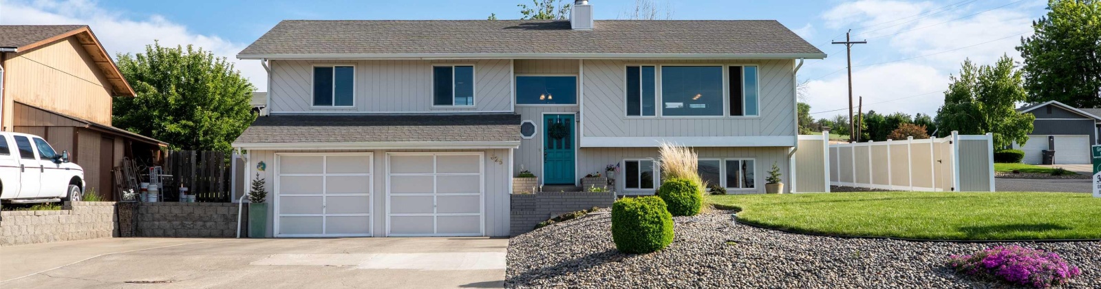 Crescent, Sunnyside, Washington 98944, 4 Bedrooms Bedrooms, ,2 BathroomsBathrooms,Site Built-owned Lot,For Sale,Crescent,282735