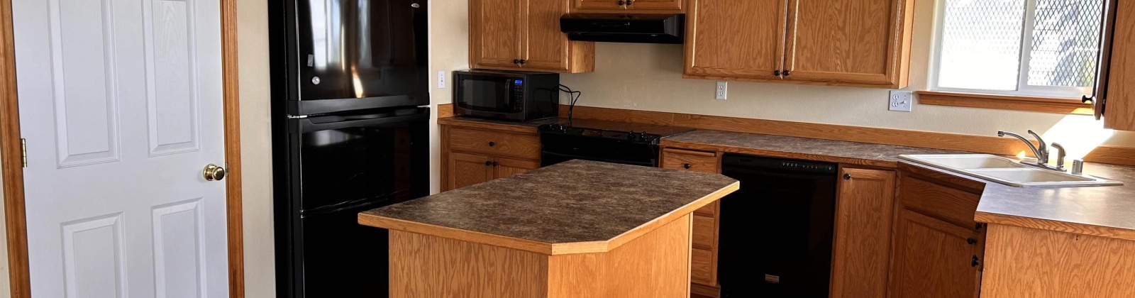 Henley Dr, Pasco, Washington 99301, 3 Bedrooms Bedrooms, ,2 BathroomsBathrooms,Site Built-owned Lot,For Sale,Henley Dr,283639