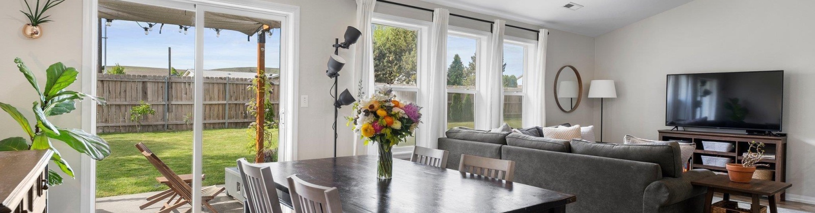 25th Place, Kennewick, Washington 99337, 3 Bedrooms Bedrooms, ,2 BathroomsBathrooms,For Sale,25th Place,284305