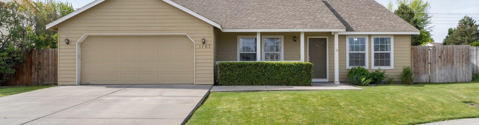 25th Place, Kennewick, Washington 99337, 3 Bedrooms Bedrooms, ,2 BathroomsBathrooms,For Sale,25th Place,284305