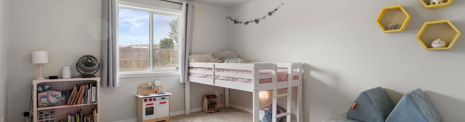 25th Place, Kennewick, Washington 99337, 3 Bedrooms Bedrooms, ,2 BathroomsBathrooms,For Sale,25th Place,284305
