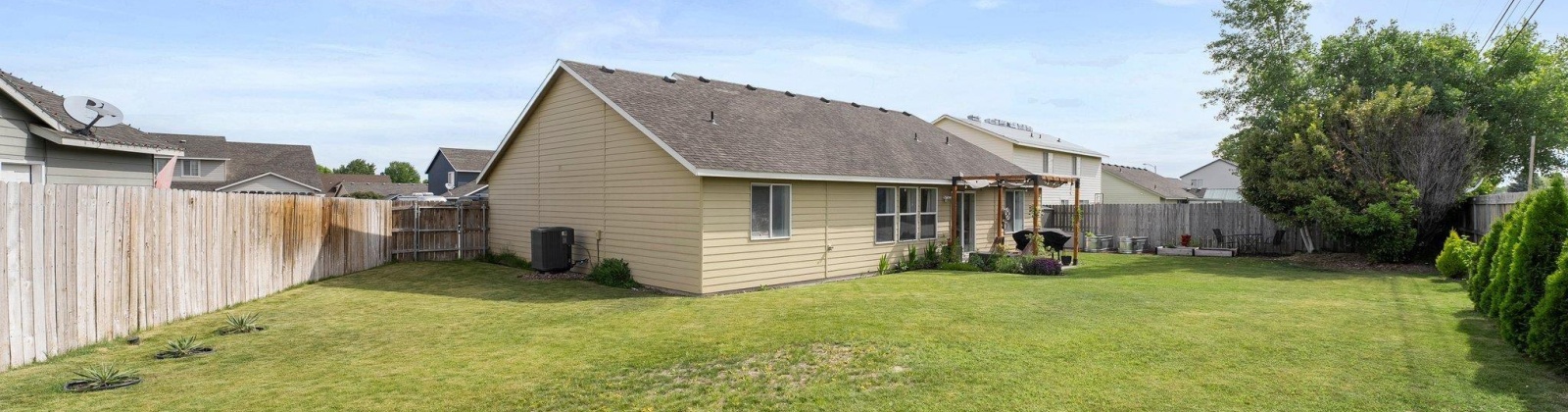 25th Place, Kennewick, Washington 99337, 3 Bedrooms Bedrooms, ,2 BathroomsBathrooms,For Sale,25th Place,284305