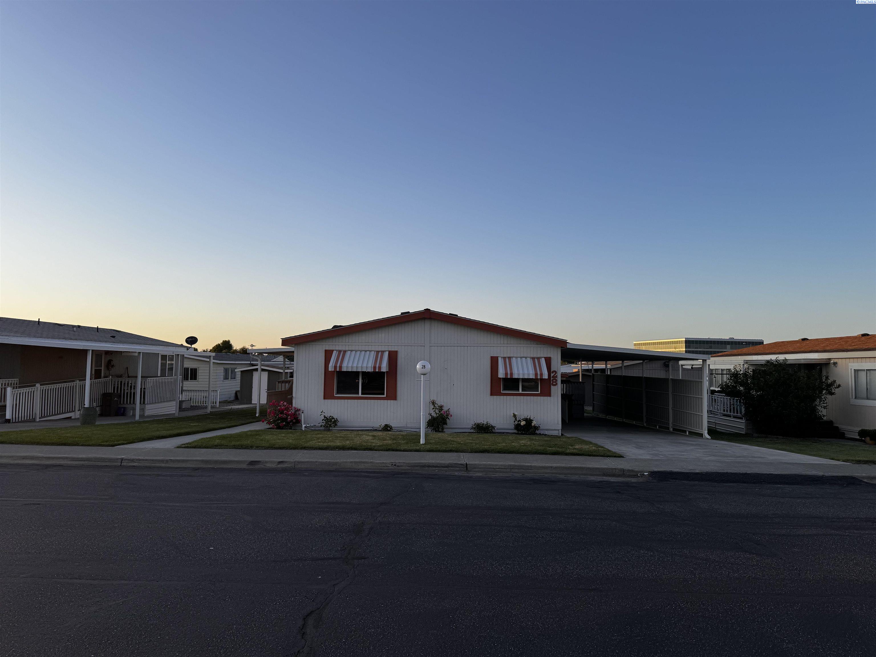 Columbia Center Blvd #28, Kennewick, Washington 99336, 3 Bedrooms Bedrooms, 0 ,2 BathroomsBathrooms,Manufactured Homes,For Sale,Columbia Center Blvd #28,0,284307
