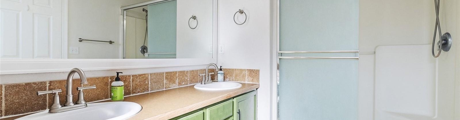 4th Place, Kennewick, Washington 99336, 3 Bedrooms Bedrooms, ,2 BathroomsBathrooms,Site Built-owned Lot,For Sale,4th Place,283899