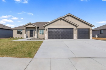 Brooks Ave, Pasco, Washington 99301, 4 Bedrooms Bedrooms, ,2 BathroomsBathrooms,Site Built-owned Lot,For Sale,Brooks Ave,283945