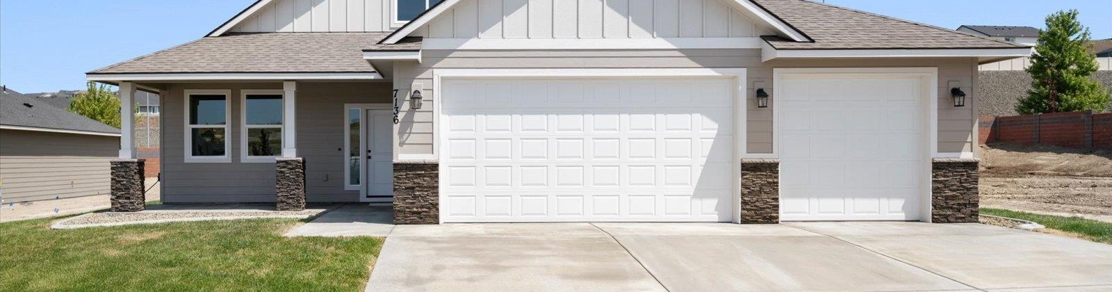 28th Place, Kennewick, Washington 99338, 4 Bedrooms Bedrooms, ,3 BathroomsBathrooms,For Sale,28th Place,284128