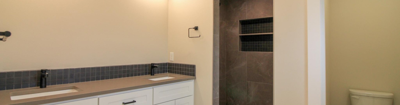 Johnson Place, Kennewick, Washington 99337, 5 Bedrooms Bedrooms, ,3 BathroomsBathrooms,Site Built-owned Lot,For Rent,Johnson Place,284146