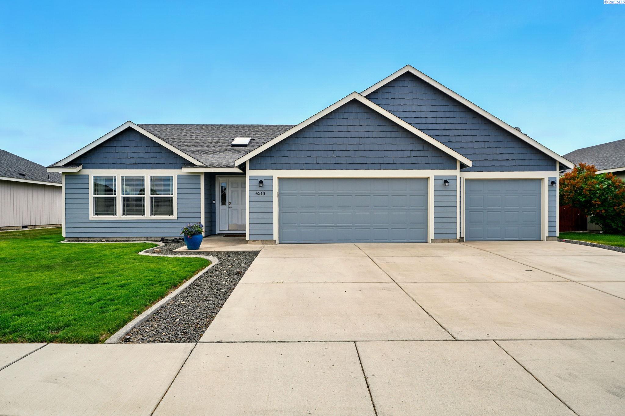 Montgomery Lane, Pasco, Washington 99301, 4 Bedrooms Bedrooms, 0 ,2 BathroomsBathrooms,Houses,For Sale,Montgomery Lane,0,284194