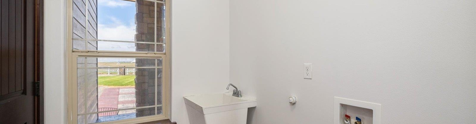 Hill Dr, Eltopia, Washington 99330, 4 Bedrooms Bedrooms, ,5 BathroomsBathrooms,For Sale,Hill Dr,284267
