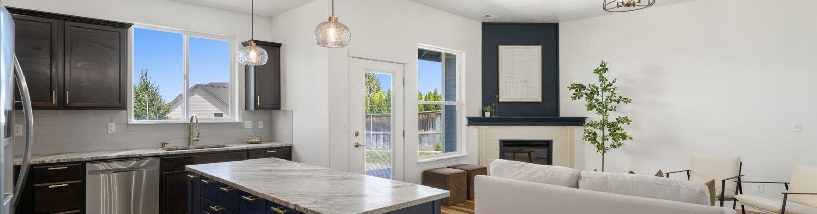 Pikes Peak Dr, West Richland, Washington 99353, 4 Bedrooms Bedrooms, ,3 BathroomsBathrooms,For Sale,Pikes Peak Dr,284777