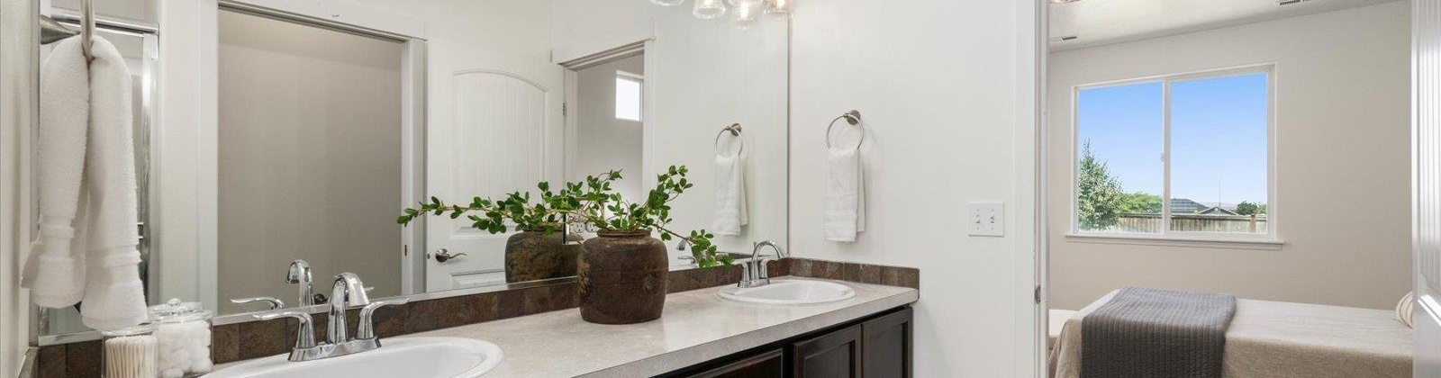 Pikes Peak Dr, West Richland, Washington 99353, 4 Bedrooms Bedrooms, ,3 BathroomsBathrooms,For Sale,Pikes Peak Dr,284777