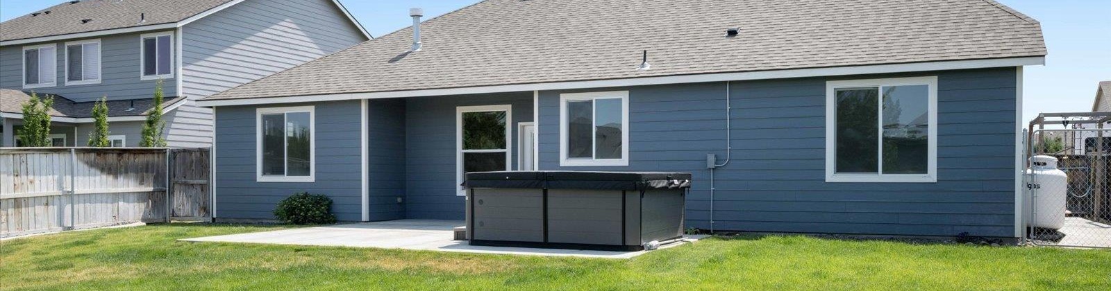 Pikes Peak Dr, West Richland, Washington 99353, 4 Bedrooms Bedrooms, ,3 BathroomsBathrooms,For Sale,Pikes Peak Dr,284777
