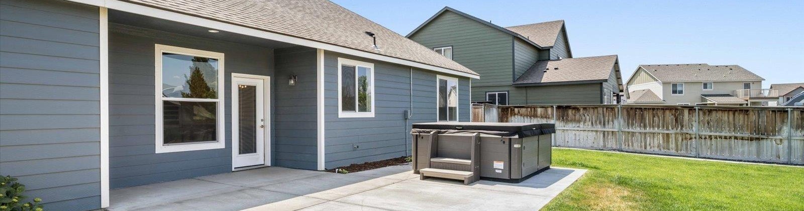 Pikes Peak Dr, West Richland, Washington 99353, 4 Bedrooms Bedrooms, ,3 BathroomsBathrooms,For Sale,Pikes Peak Dr,284777