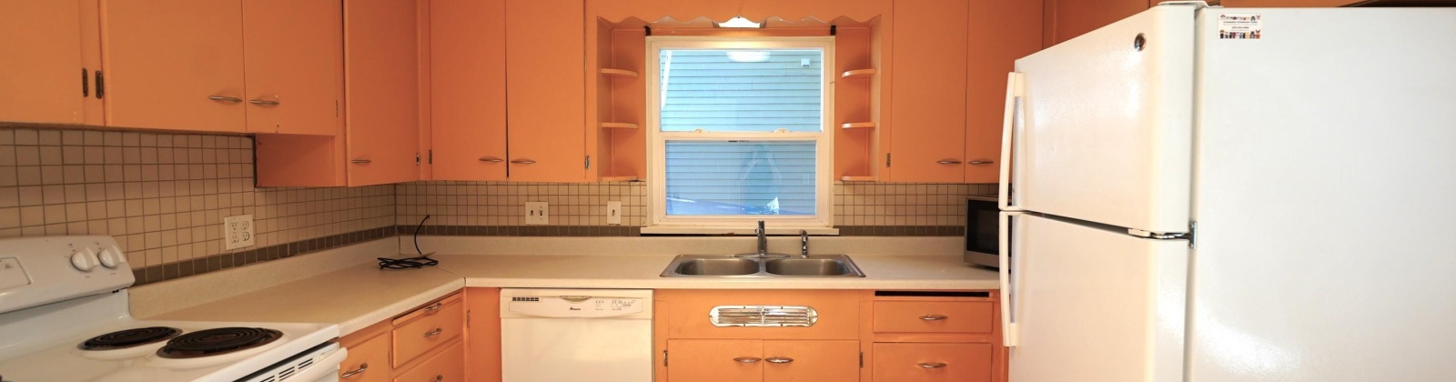 D St, Pullman, Washington 99163, 4 Bedrooms Bedrooms, ,2 BathroomsBathrooms,For Sale,D St,284760