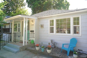 D St, Pullman, Washington 99163, 4 Bedrooms Bedrooms, ,2 BathroomsBathrooms,For Sale,D St,284760