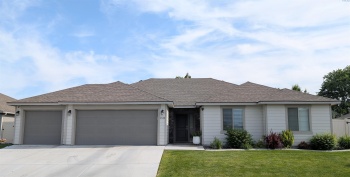 33rd Place, Kennewick, Washington 99337-2424, 3 Bedrooms Bedrooms, ,2 BathroomsBathrooms,Site Built-owned Lot,For Sale,33rd Place,284769